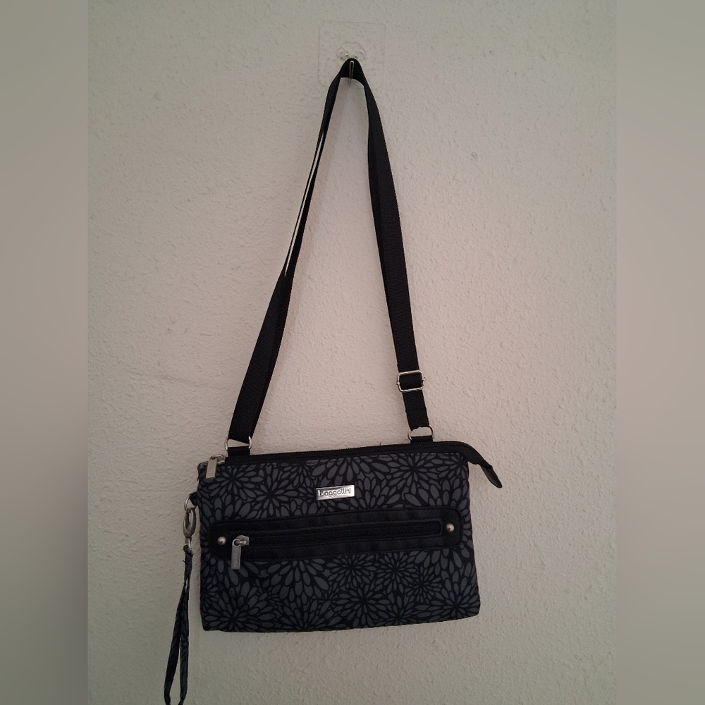 Baggallini 2 Piece Bundle Includes Crossbody And … - image 6